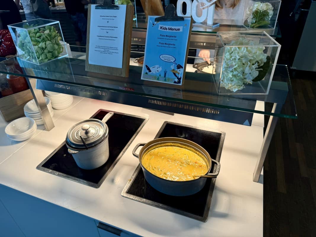 business class lounge terminal 2 G gates lufthansa review